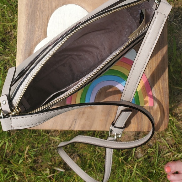 ♻️DONATED ♻️ Kate Spade Crossbody - Picture 7 of 8